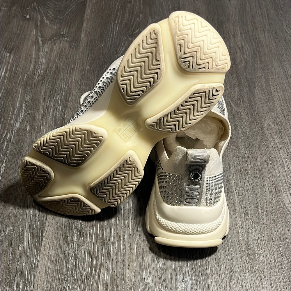 ❌SOLD❌Steve Madden Cream Sneakers - Picture 13 of 13